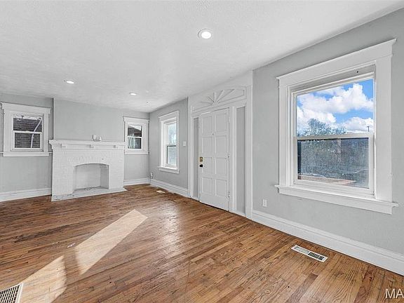 5th image of 6027 Enright Ave