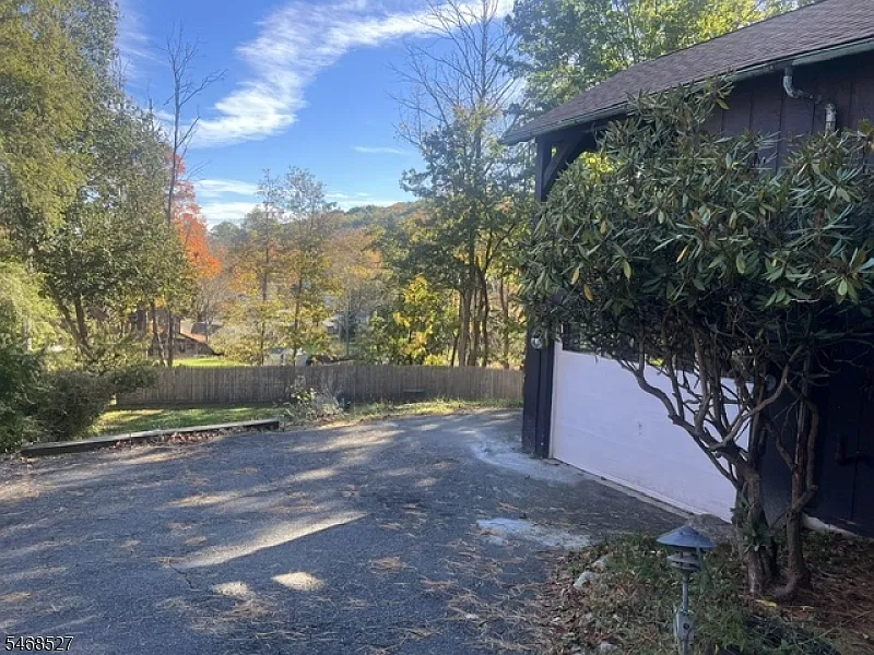 3 bed, 2.0 bath, $3,200 — Photo 2