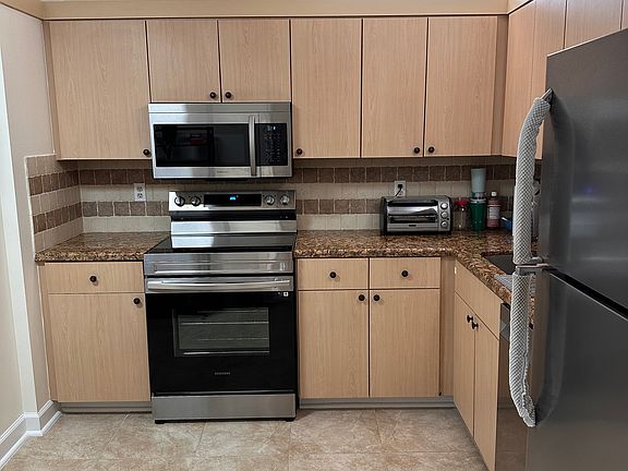 5th image of 2650 NW 42nd Ave