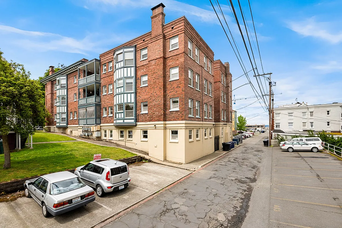 Building Photo - Parkside