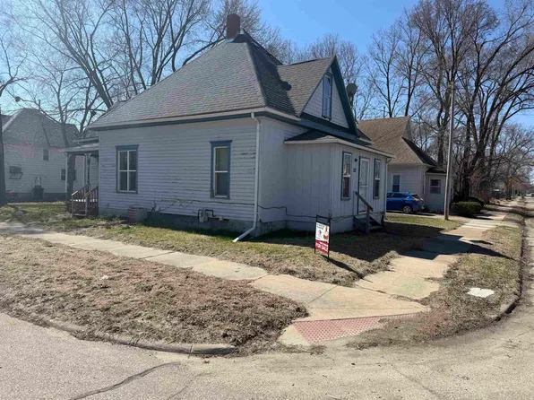 332 Newell St, Waterloo, IA 50703