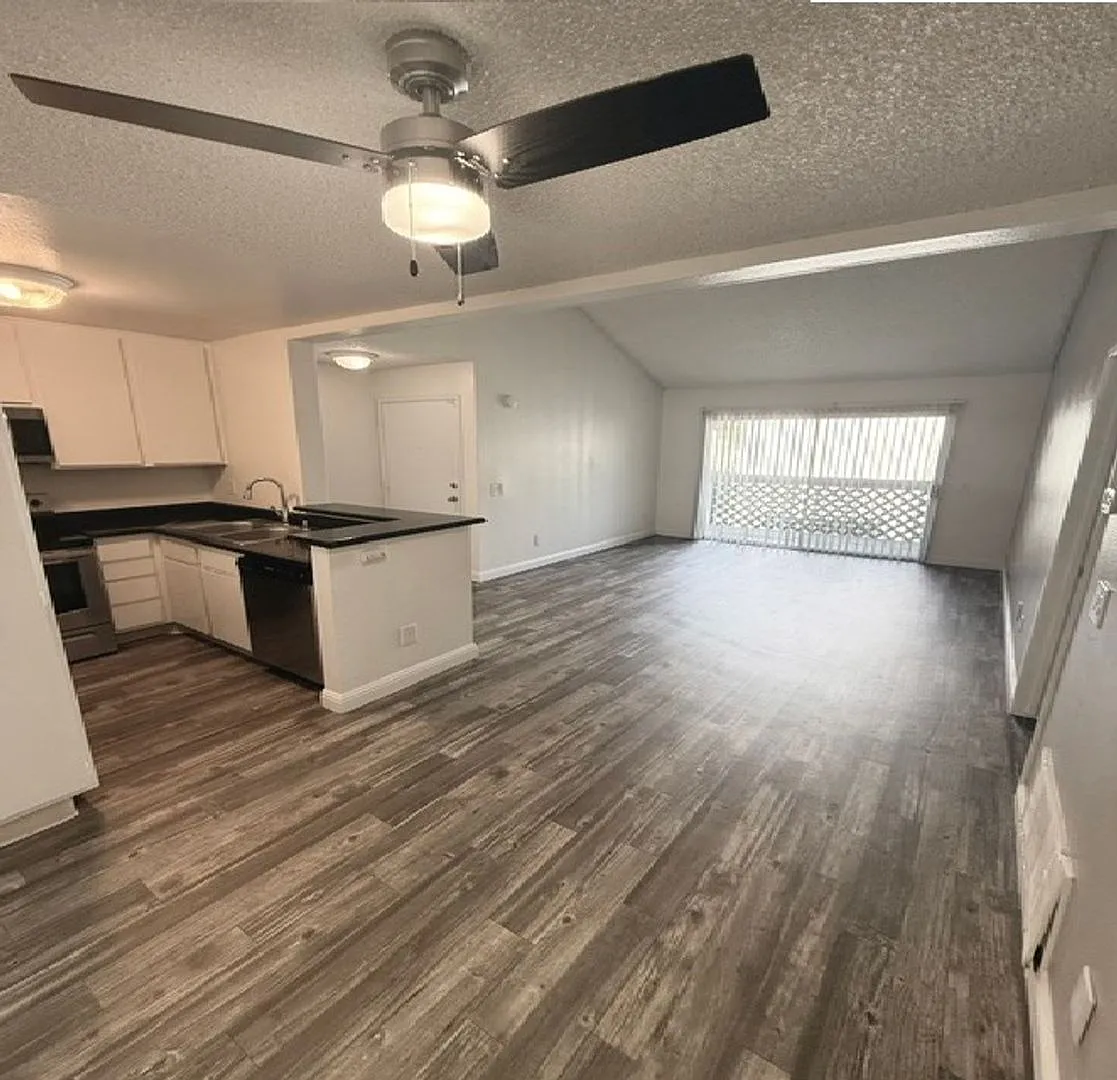 BONITA COURT APARTMENTS — Photo 4