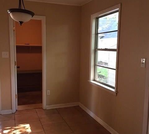 4th image of 505 N Clinic St