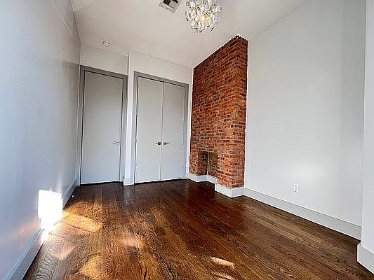 4th image of 1258 Jefferson Ave #3F