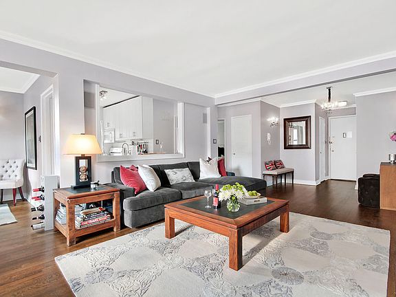 2nd image of 30 E 9th St APT 5AA