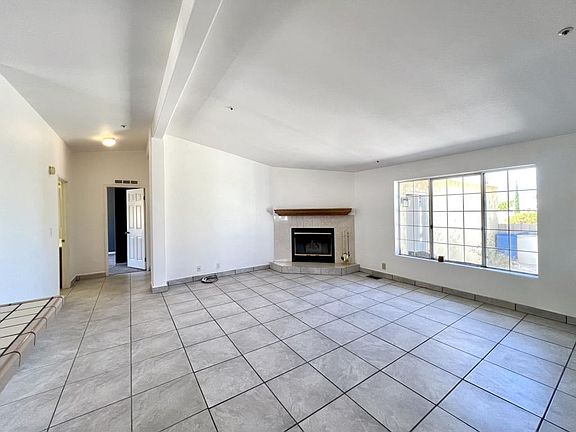 4th image of 21925 Fort Tejon Rd