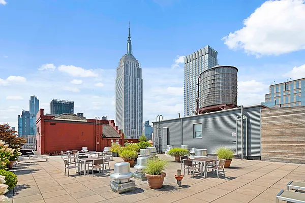 Sold by Daniel Gale Sotheby's International Realty | media 22