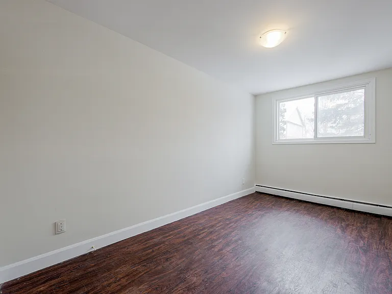 1510 Queenston Rd — Photo 20