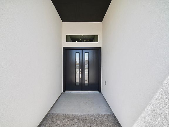 2nd image of 1412 Los Estribos Dr