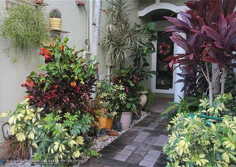 2nd image of 744 NE 7th Ave