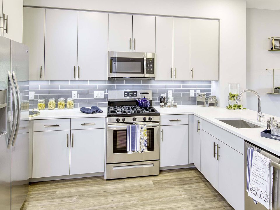 1st image of 675 Monmouth St #527