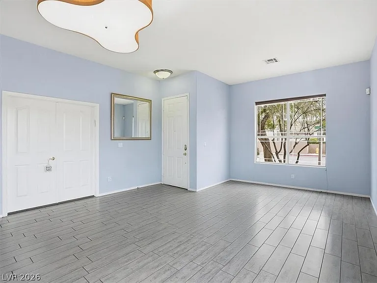 1562 Harwood Ave — Photo 5