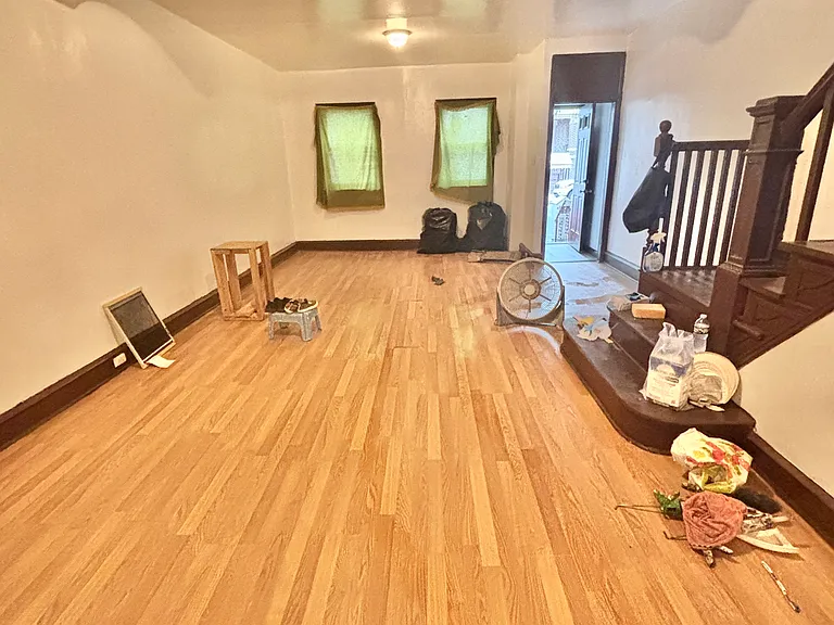 807 Snyder Ave — Photo 3