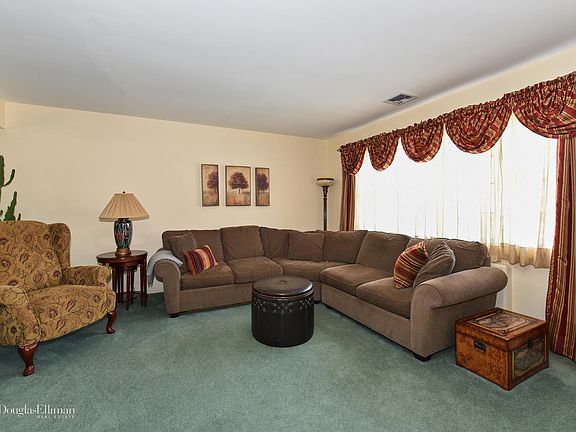 5th image of 221 Floral Ave