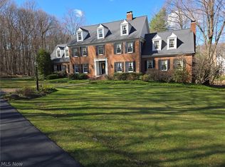 9230 Amber Wood Dr, Willoughby, OH 44094