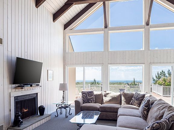 3rd image of 373 Dune Rd