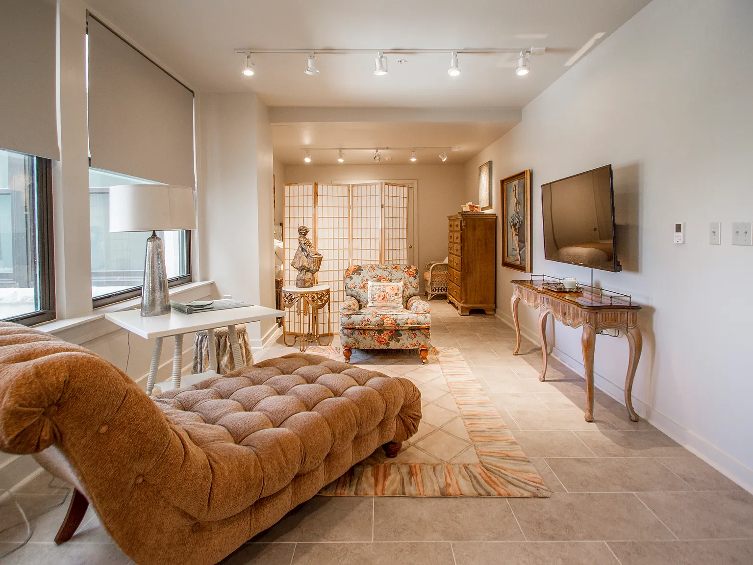 Studio, 610 sqft, $1,460 — Photo 2