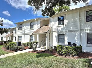 305 Meadow Ln, Oldsmar, FL 34677