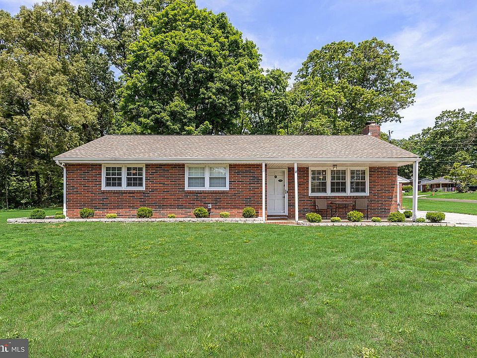 1st image of 18 Hood Dr