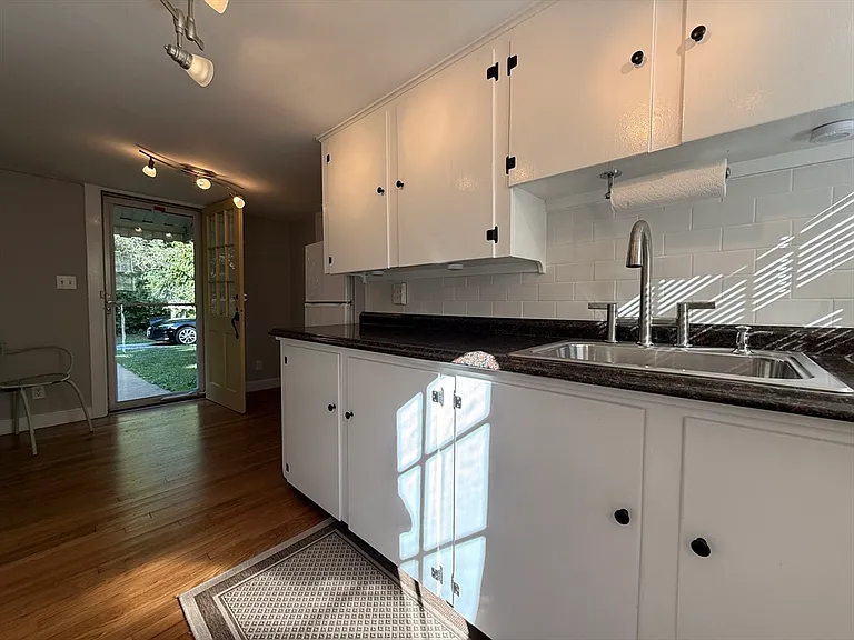 391 Bedford St #R — Photo 3