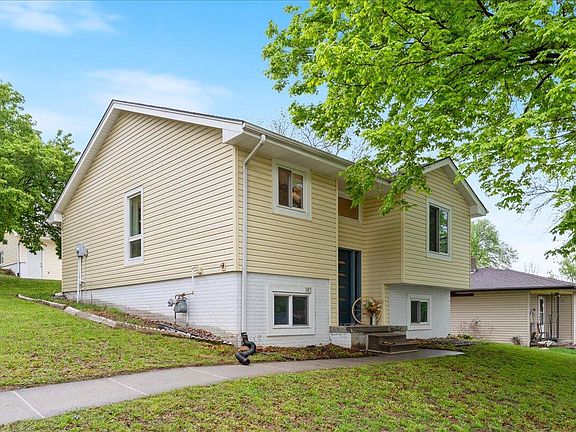 2nd image of 302 N Myrtle