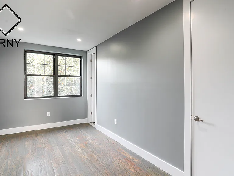 580 E 26th St #3 — Photo 8