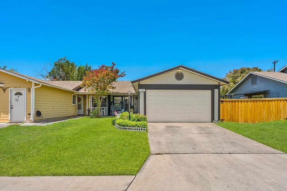 Charming 2-Bed Home with Garage, Fenced Yard & Private Patio in San Antonio $1,350/mo — Photo 1