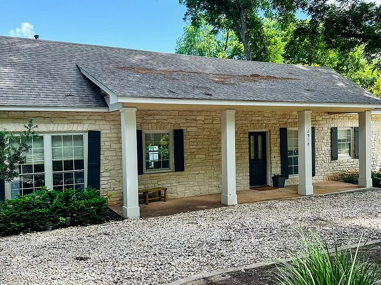 2910 Edgewater Dr — Photo 43