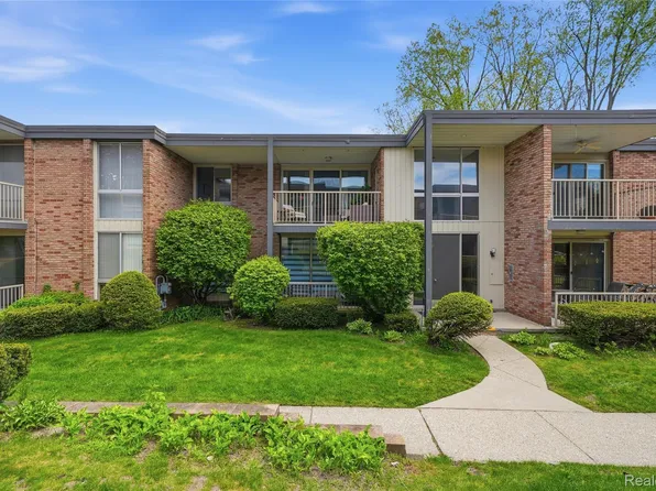 4041 W Maple Rd APT E203, Bloomfield Hills, MI 48301