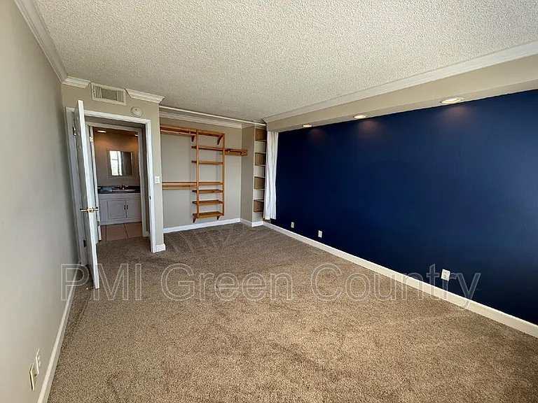 410 W 7th St #1422 — Photo 9