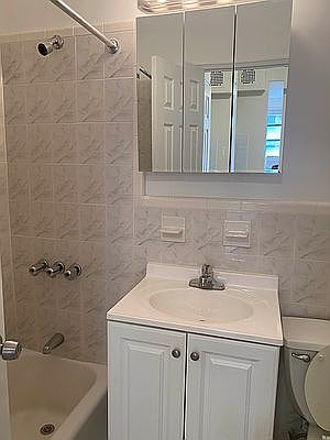 5th image of 333 E 86th St APT 2B