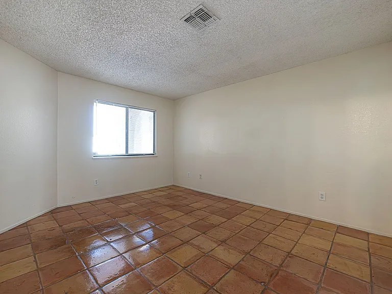 6357 Formula Way — Photo 18