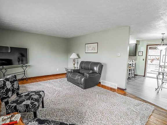 5th image of 5750 Glena St