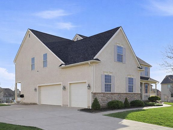 3rd image of 8921 Laurel Way