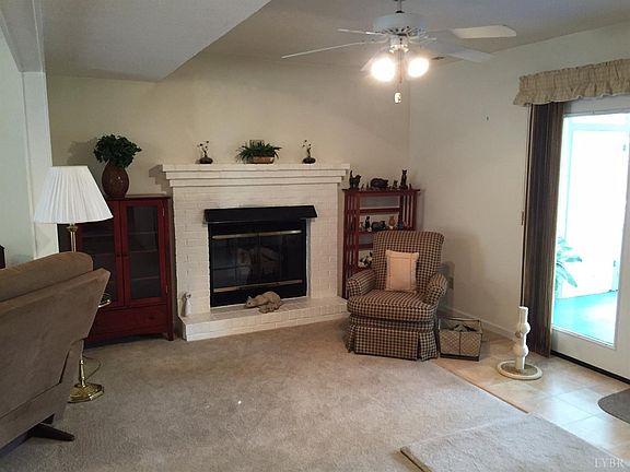3rd image of 598 Wellington Dr
