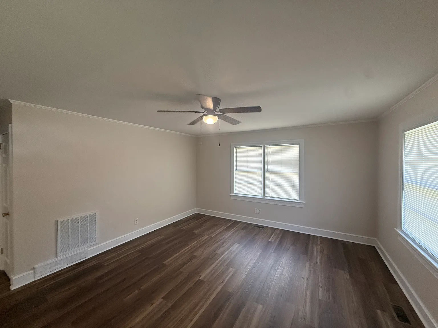 3 bed, 1.5 bath, 1233 sqft, $1,100 — Photo 3