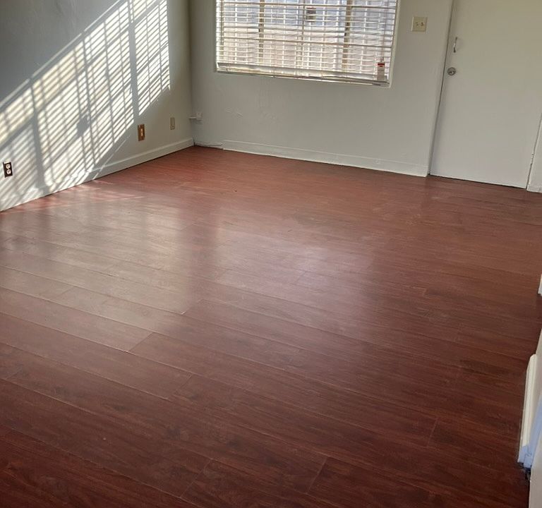 frontroom facing backdoor