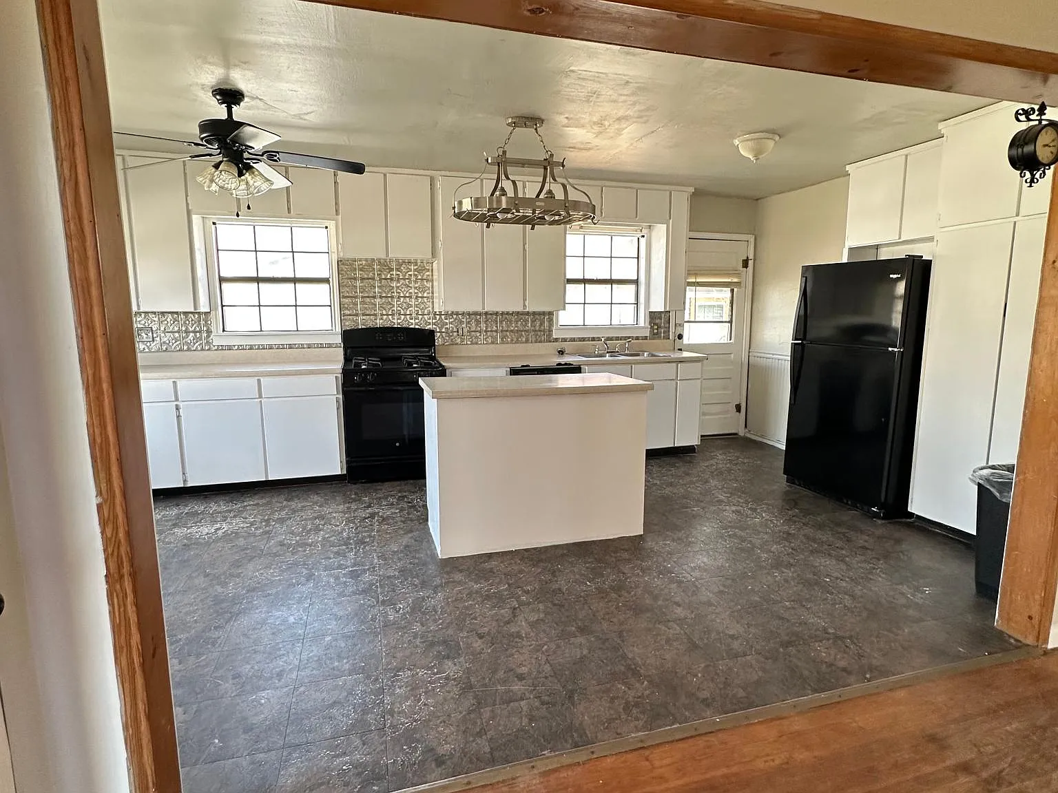 2 bed, 872 sqft, $1,350 — Photo 4