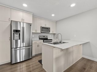 856 Daniels Way SW, Edmonton, AB T6W 4C8