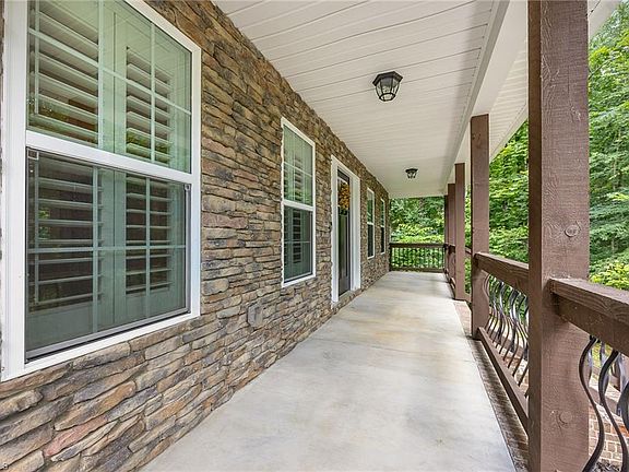 4th image of 350 Butler Dr