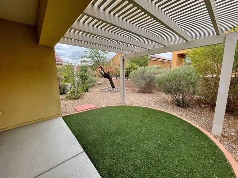 1342 Springdale Ln — Photo 3