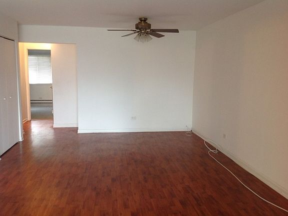 4th image of 5338 Waterbury Ln APT 1305A