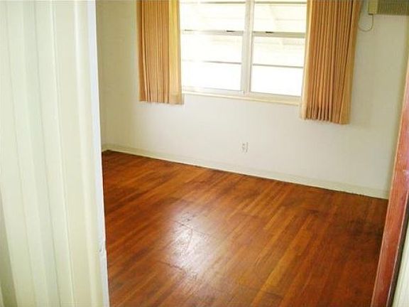 5th image of 240 NW 124th St