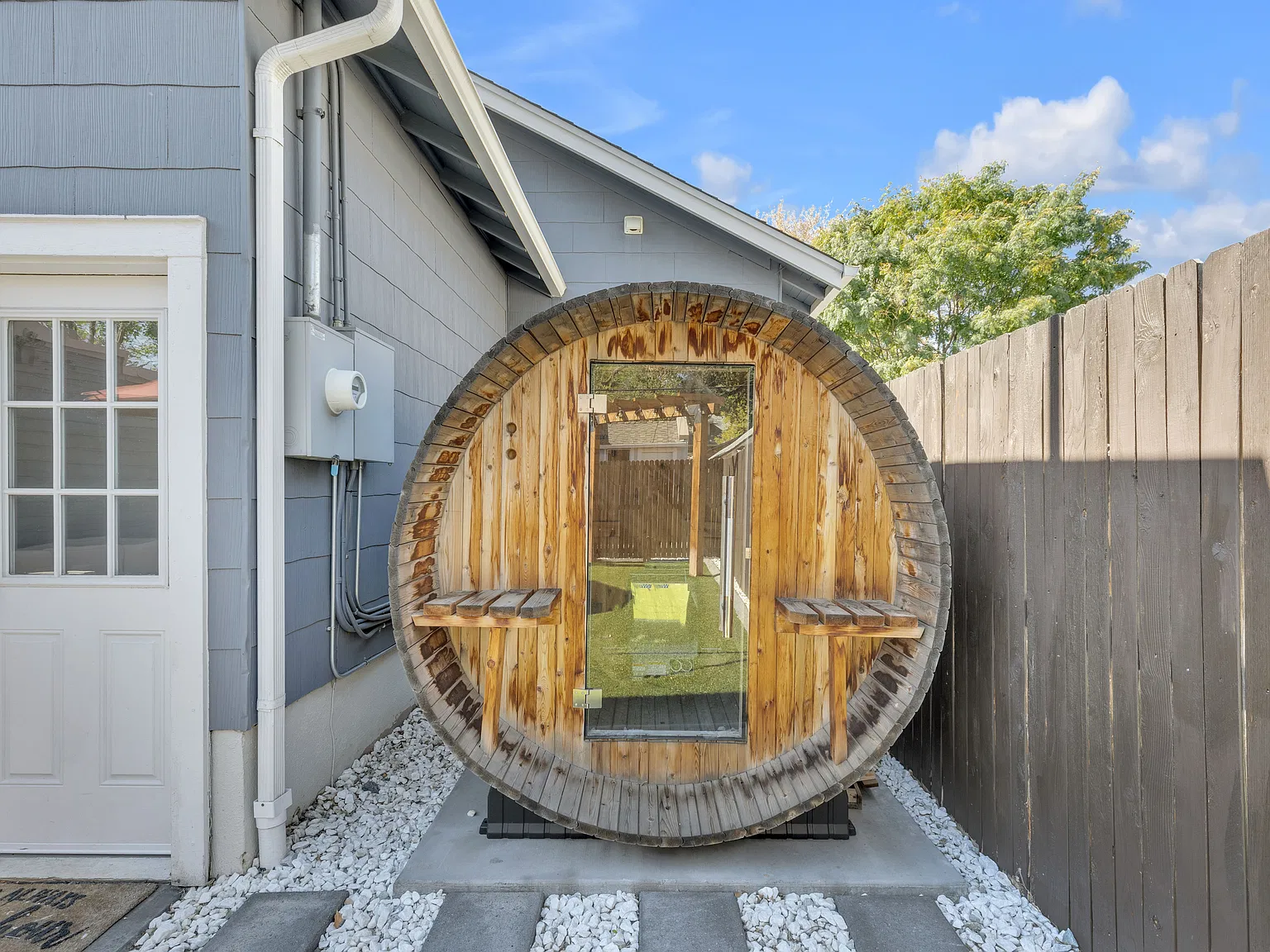 3 bed, 1100 sqft, $3,100 — Photo 3
