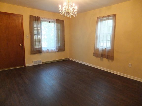 2nd image of 936 Russell Pl