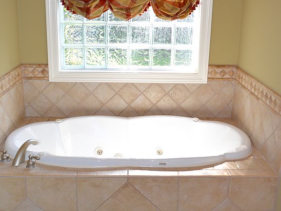 Whirlpool tub master