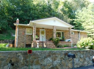 1136 Wilhelmenia Dr, Williamson, WV 25661