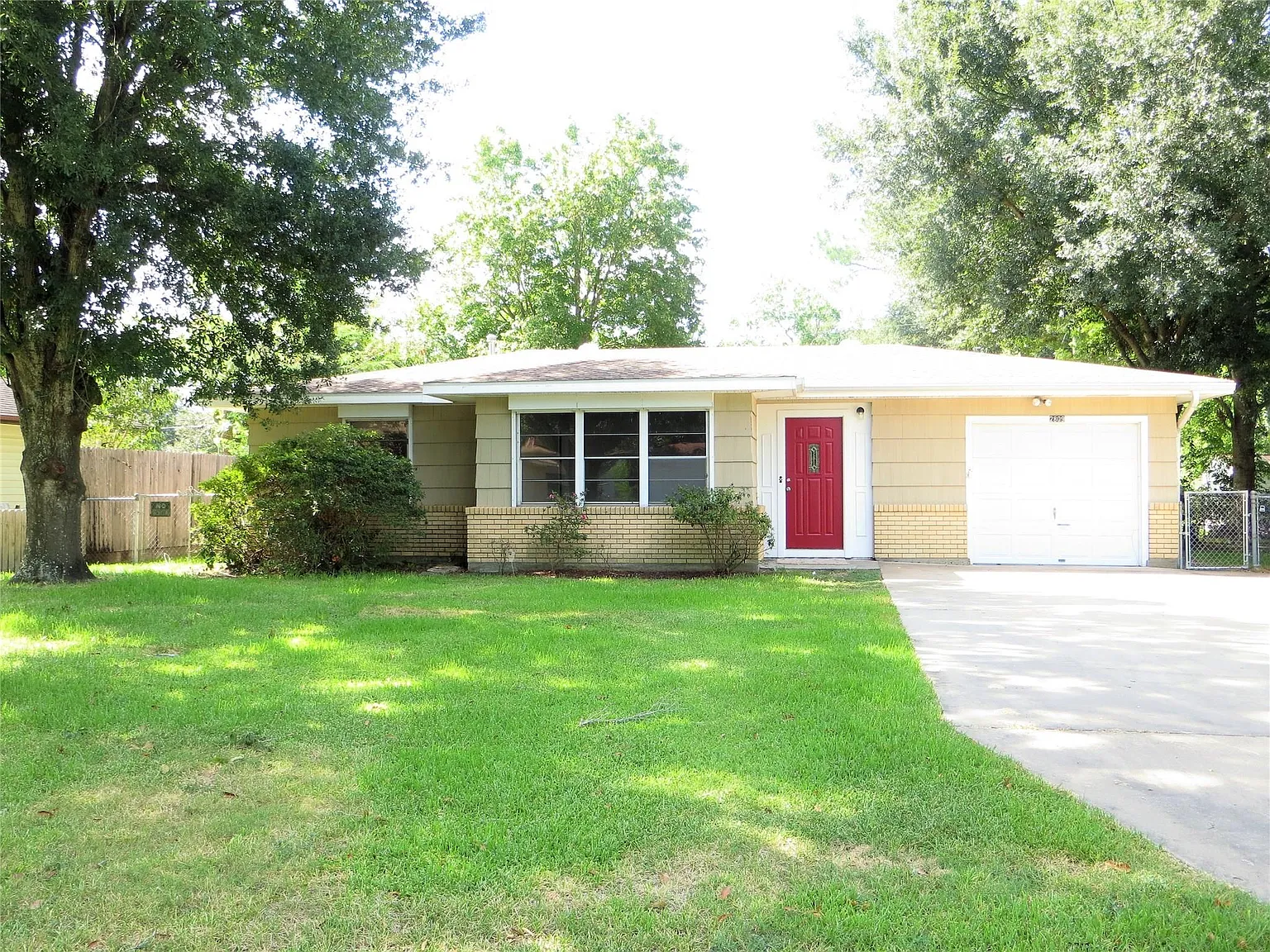 3 bed, 2.0 bath, 1739 sqft, $1,875 — Photo 3