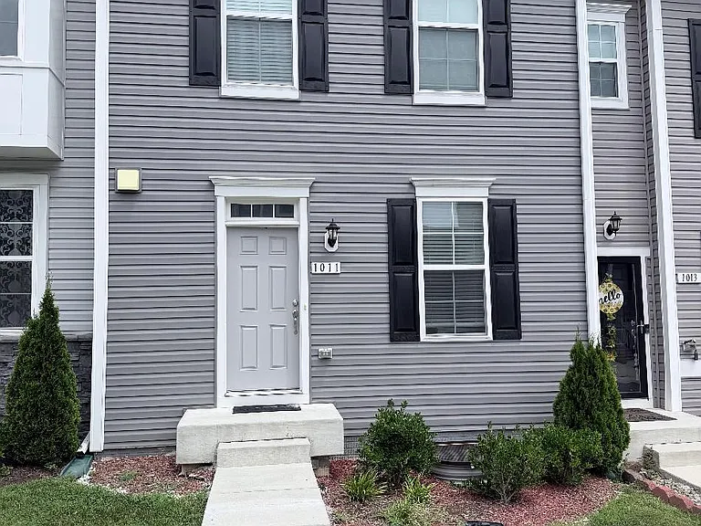 1011 Flester Ln — Photo 1