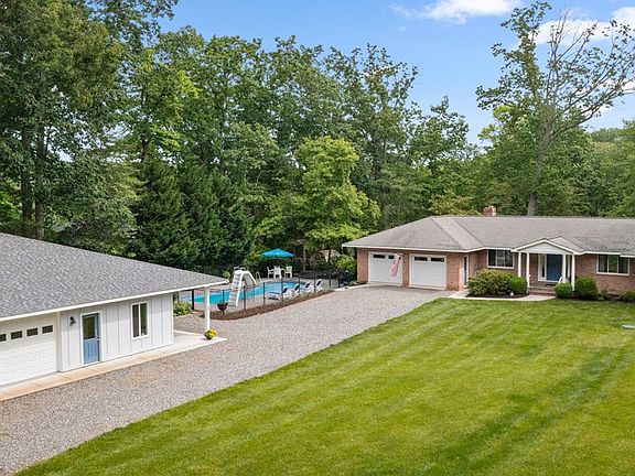 2nd image of 35 Overlook Ln
